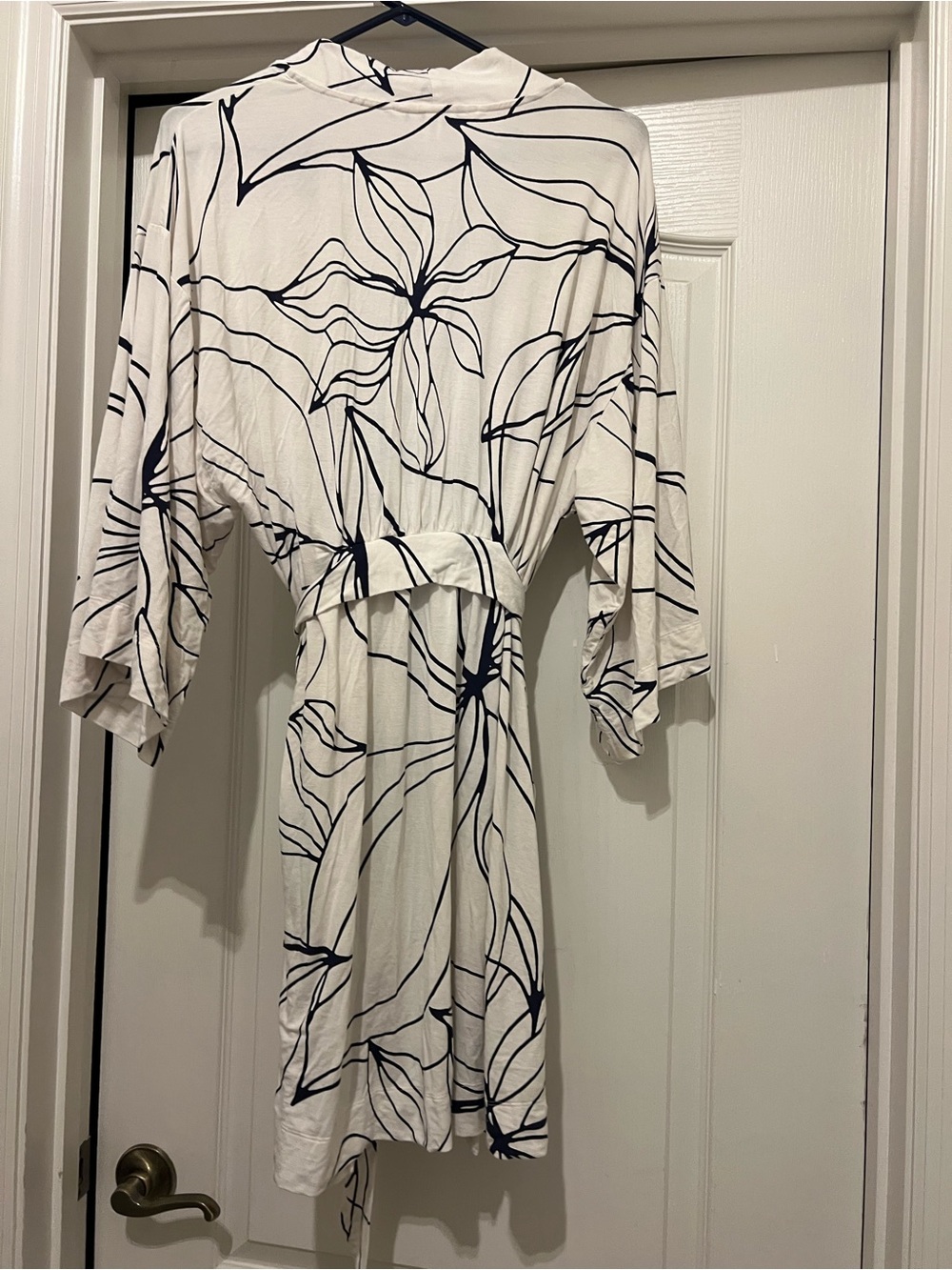 Soma White Kimono Robe with Navy Floral Line Print—very good condition! - Picture 6 of 7
